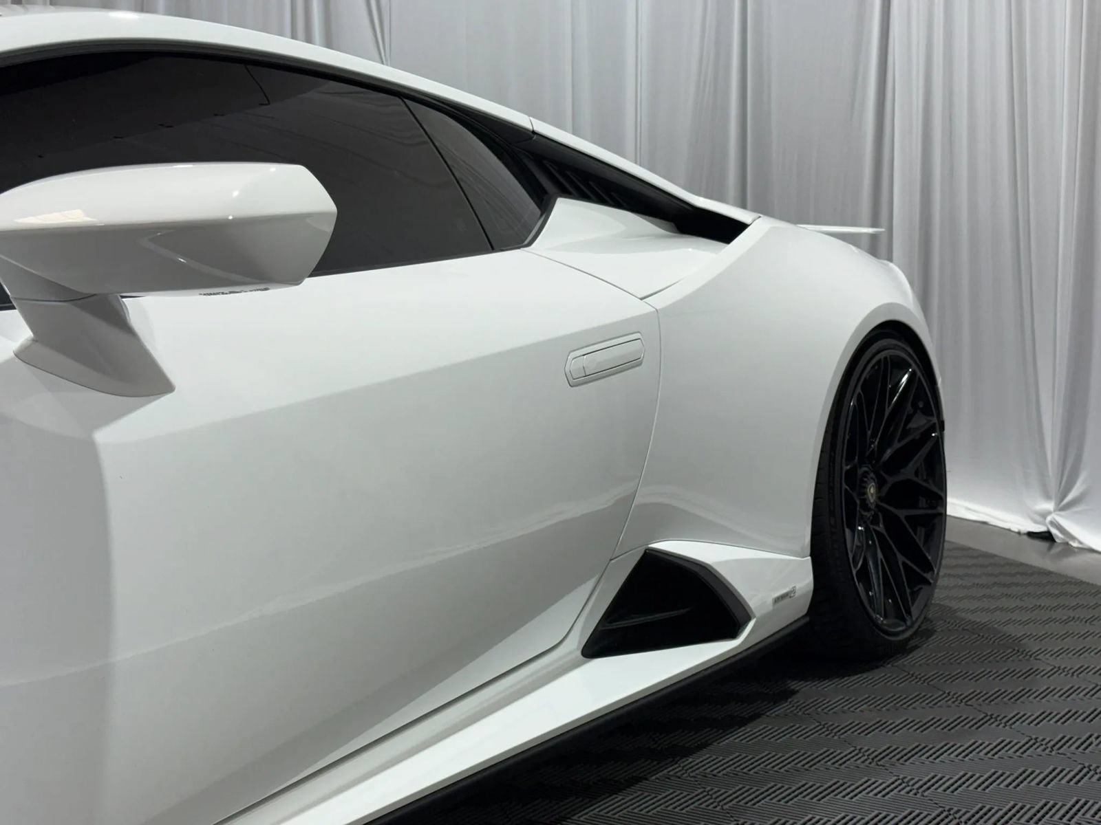 Used 2023 Lamborghini Huracan Tecnica RWD image 6