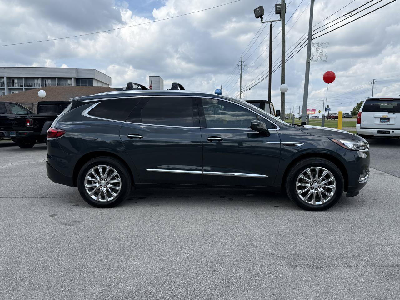 Used 2019 Buick Enclave Premium w/ Experience Buick Package FWD image 4