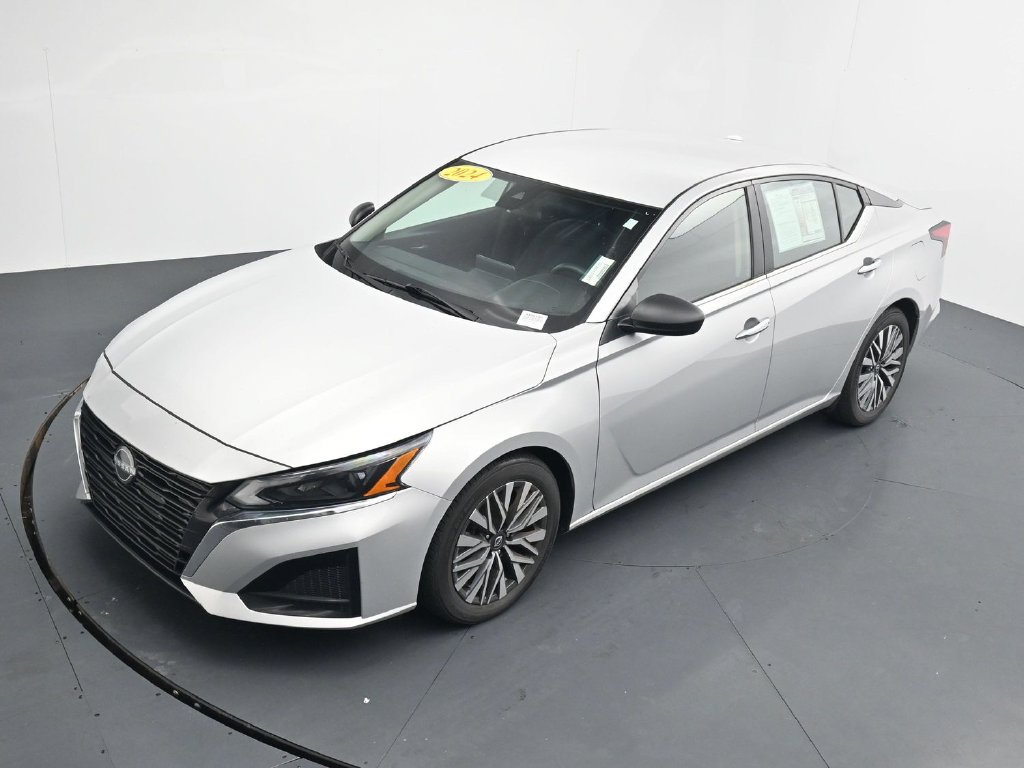 Used 2024 Nissan Altima 2.5 SV FWD image 12