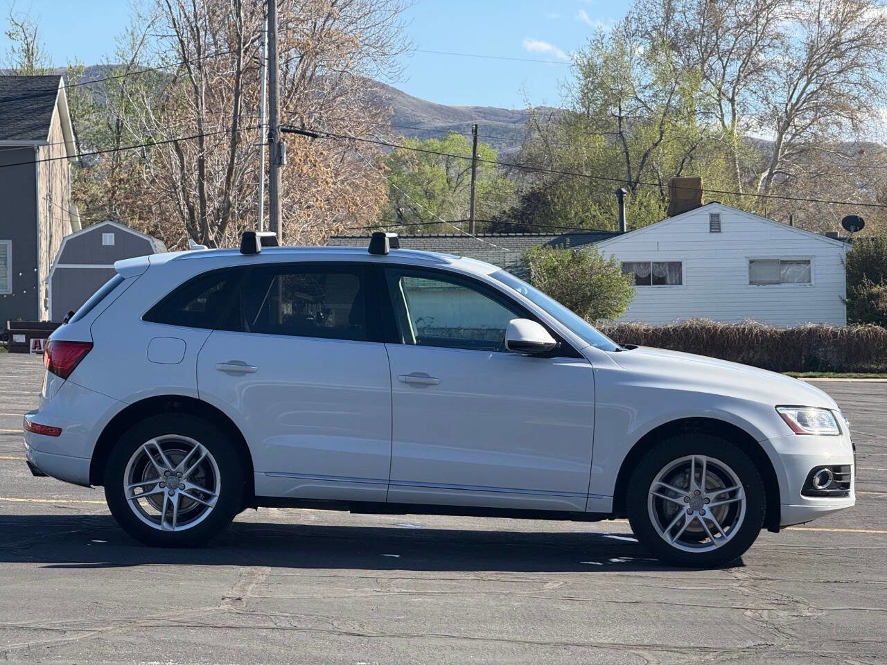 Used 2017 Audi Q5 2.0T Premium Plus w/ Technology Package AWD/4WD image 4