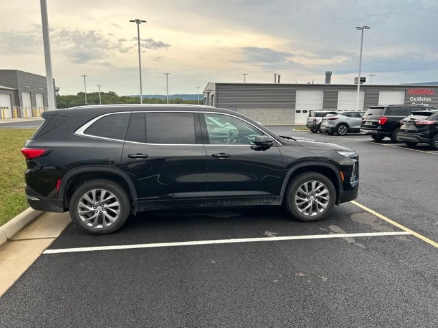 Used 2025 Buick Enclave Preferred AWD/4WD image 6