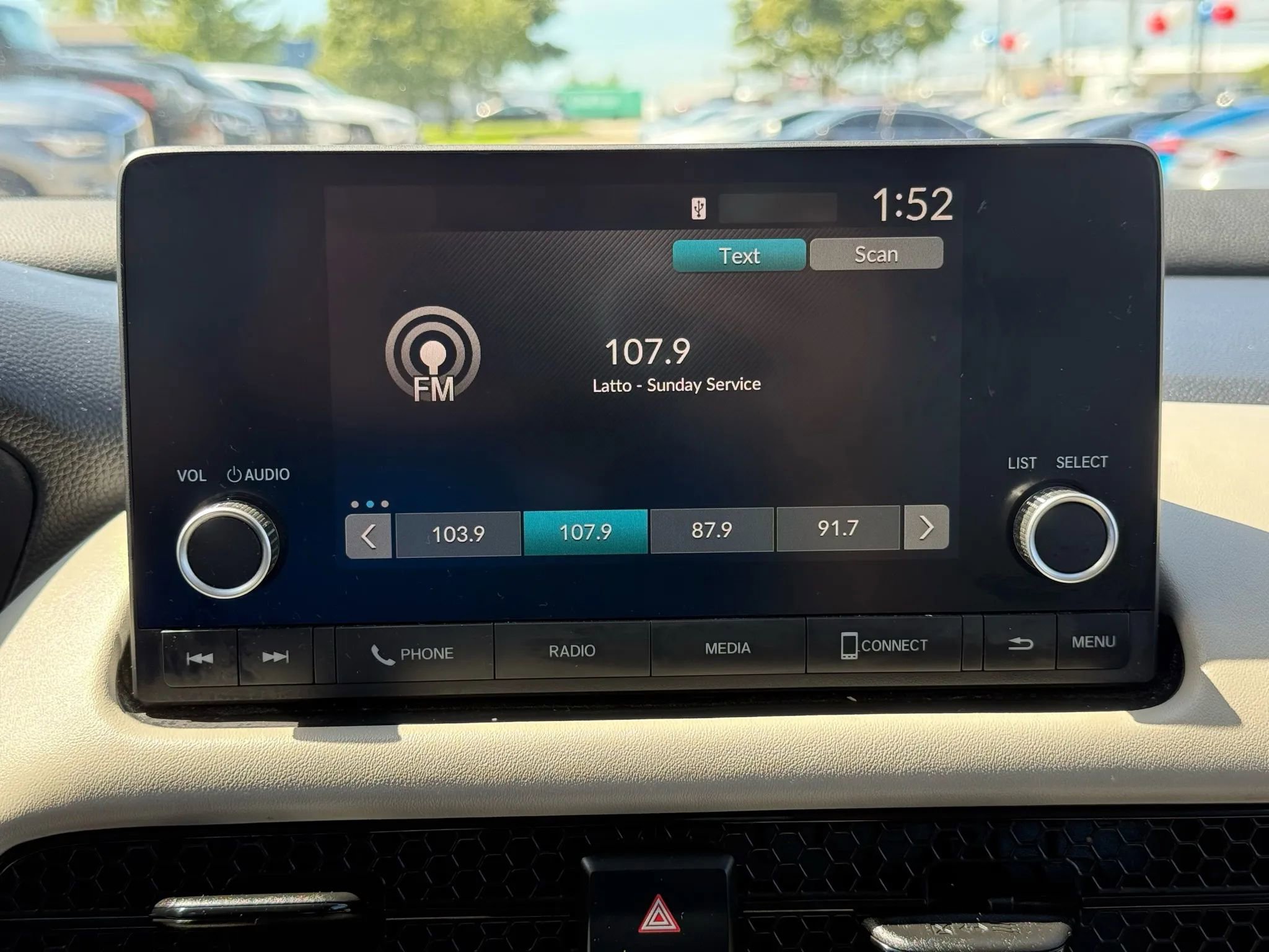 Used 2023 Honda HR-V LX image 32