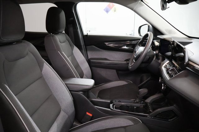 Used 2025 Chevrolet TrailBlazer LT AWD/4WD image 26