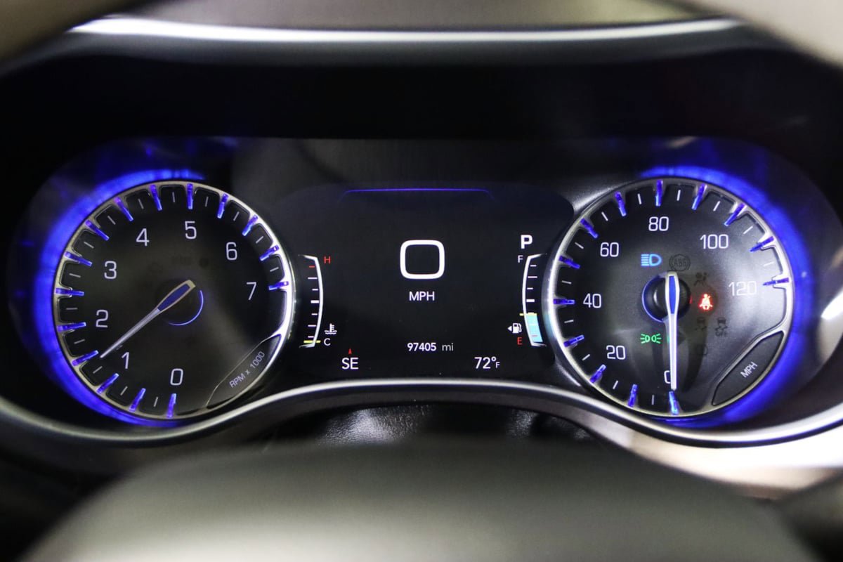 Used 2018 Chrysler Pacifica Limited FWD image 41