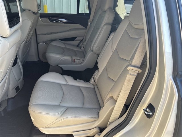 Used 2016 Cadillac Escalade Luxury AWD/4WD image 10