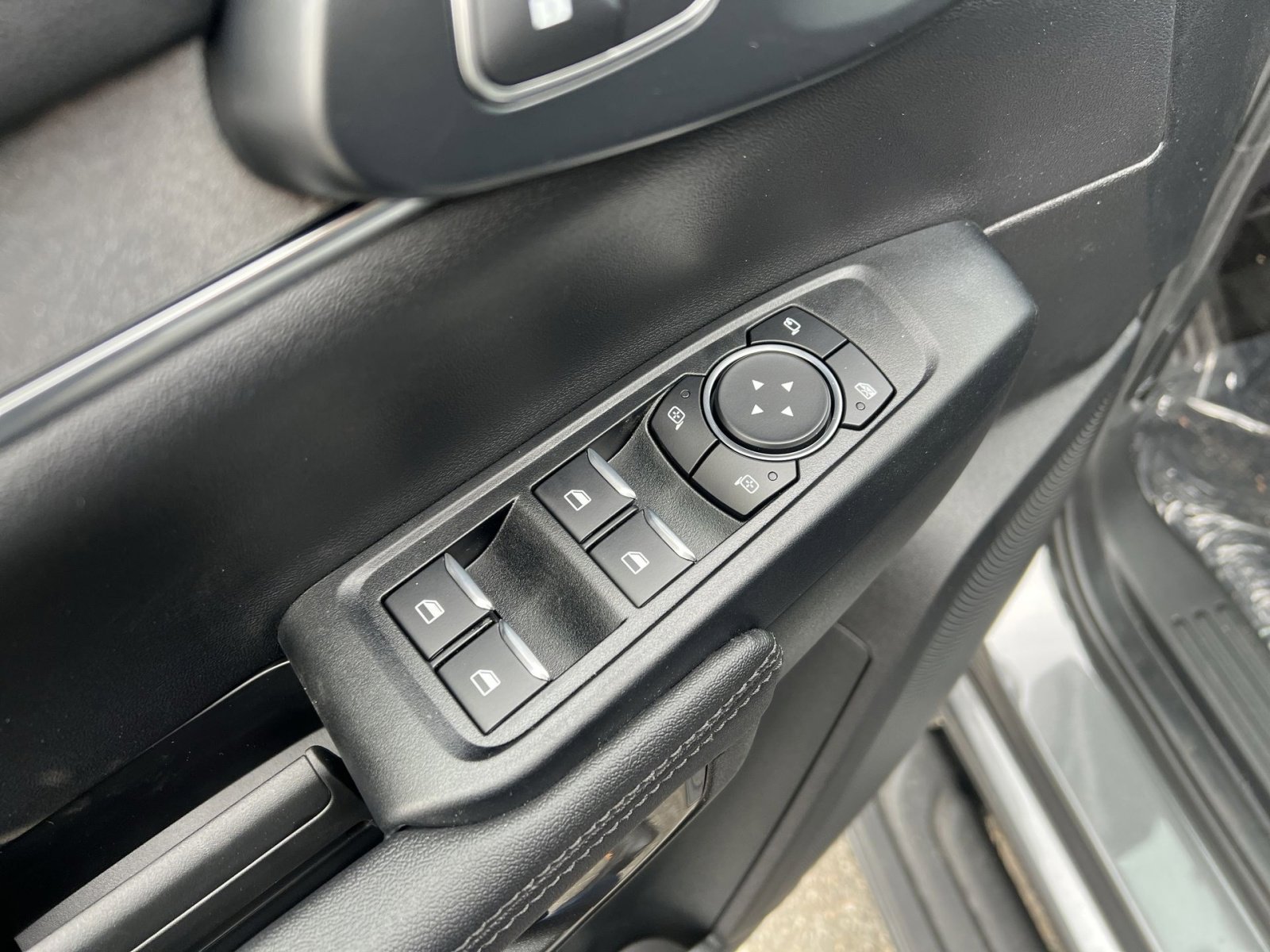 New 2025 Ford Ranger Lariat w/ FX4 Off-Road Package image 15