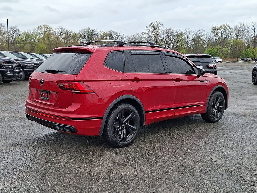 Used 2024 Volkswagen Tiguan SE R-Line AWD/4WD image 9