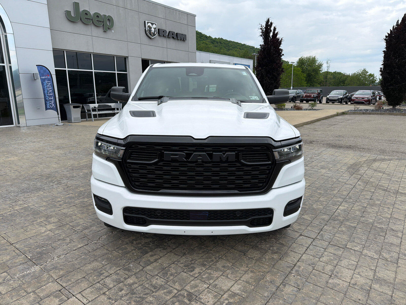 New 2026 RAM 1500 Express AWD/4WD image 3