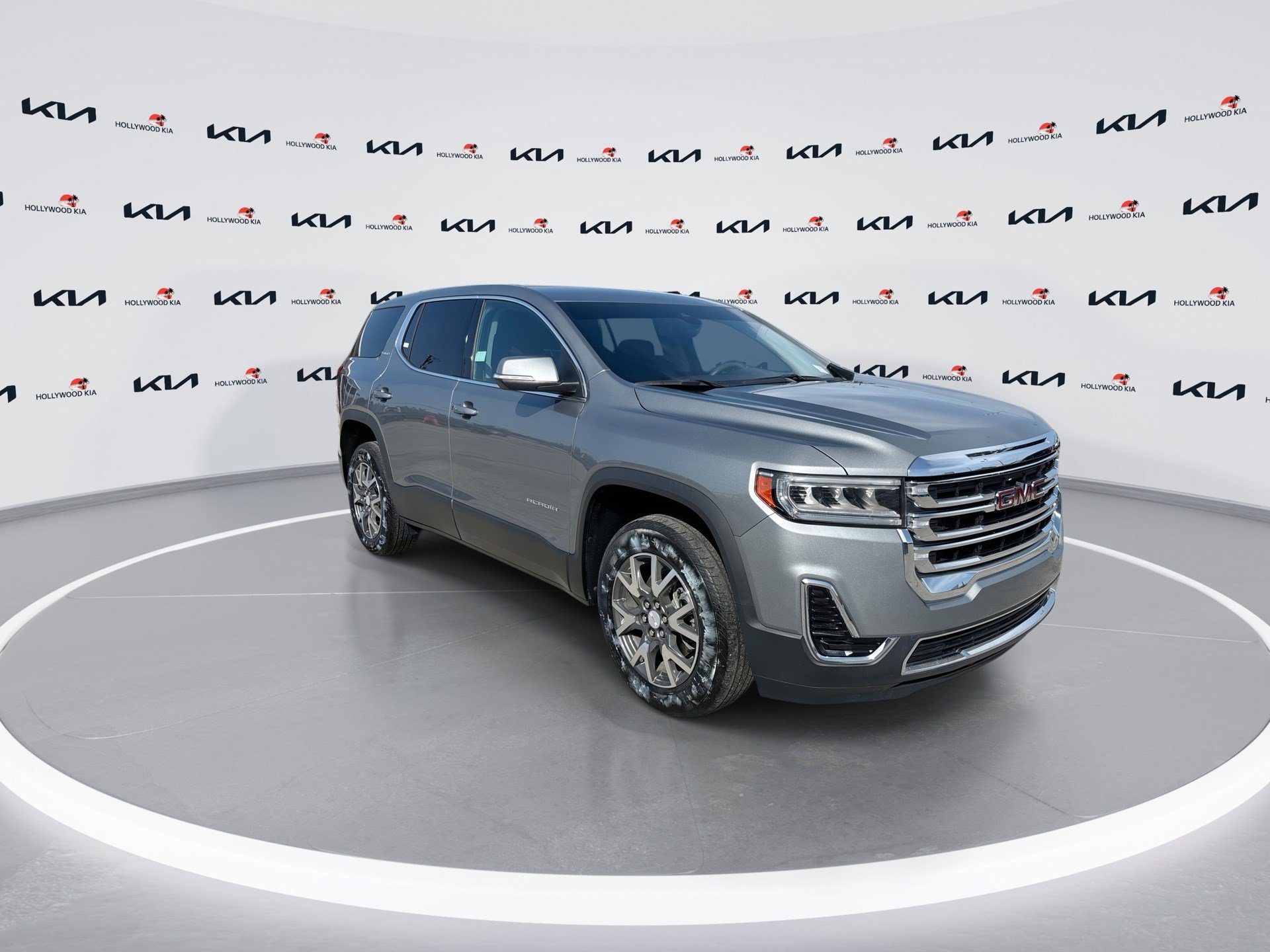 Used 2023 GMC Acadia SLE FWD image 2