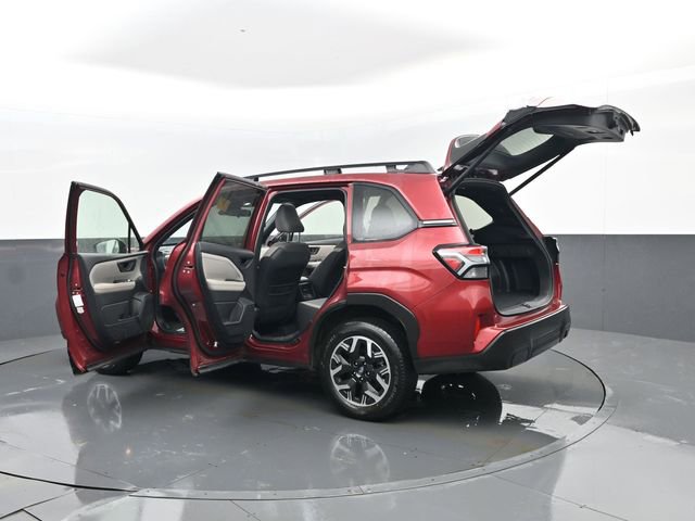 Used 2025 Subaru Forester Premium image 32