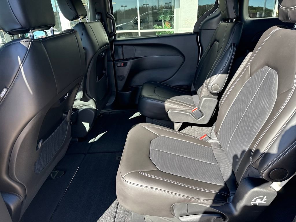 New 2026 Chrysler Pacifica Select image 27
