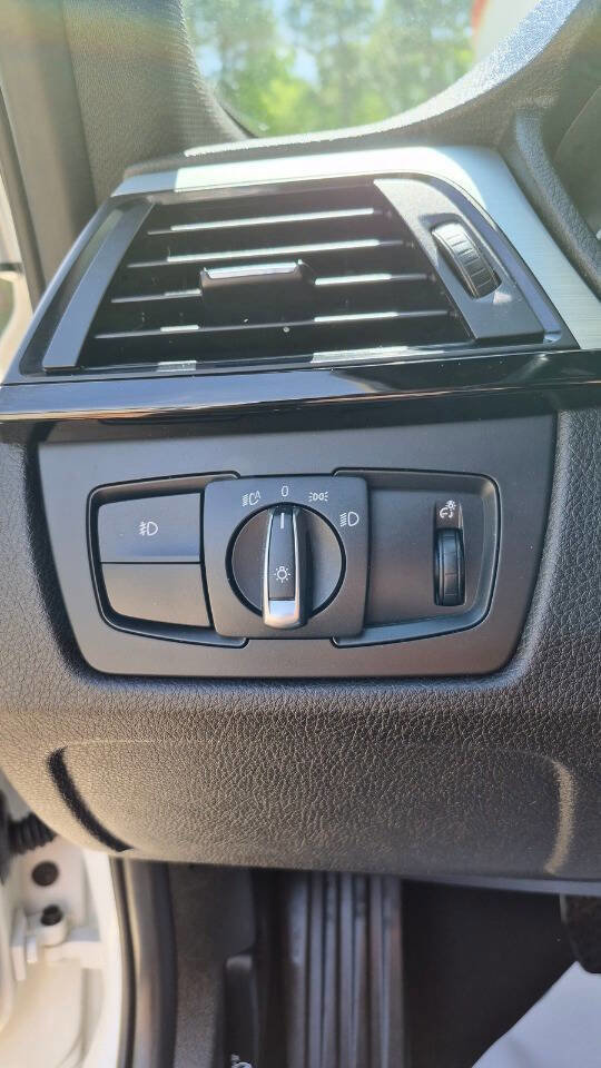 Used 2015 BMW 320i Sedan RWD image 33