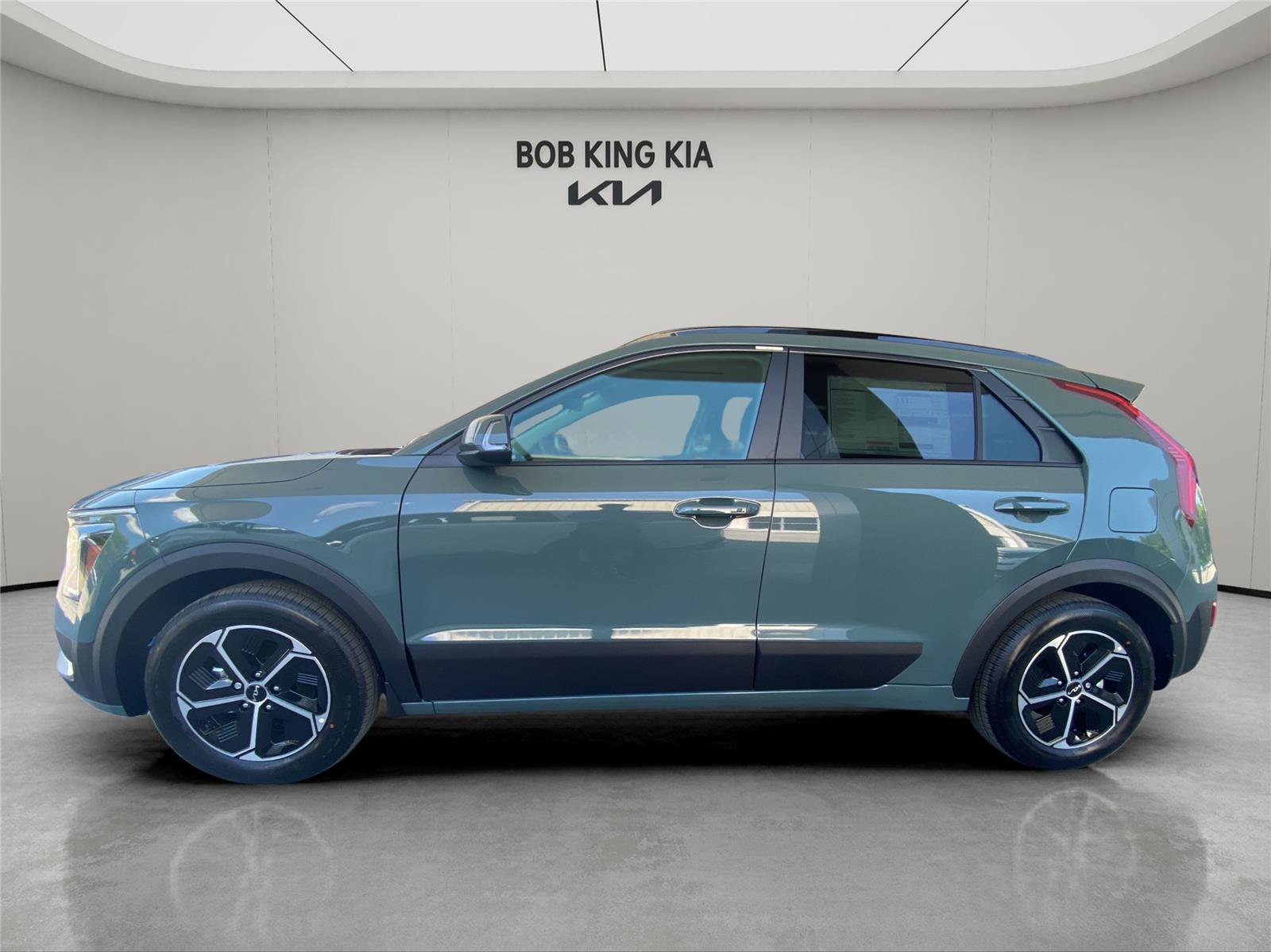 New 2026 Kia Niro EX FWD image 2