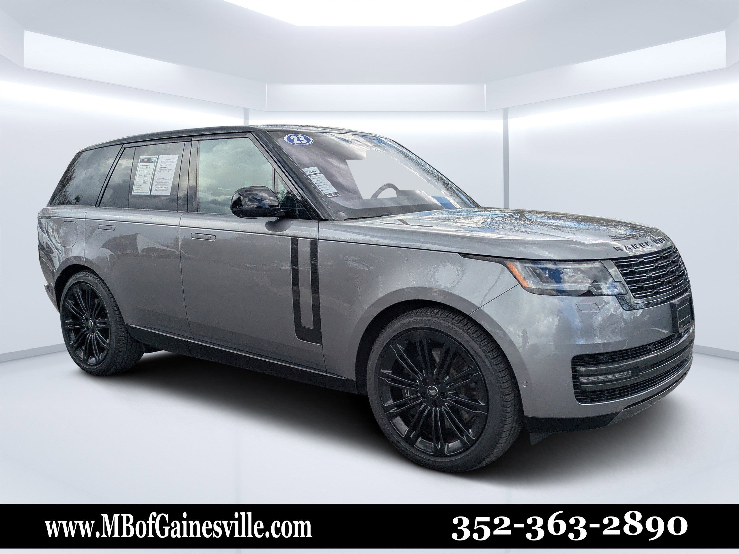 Used 2023 Land Rover Range Rover SE image 1