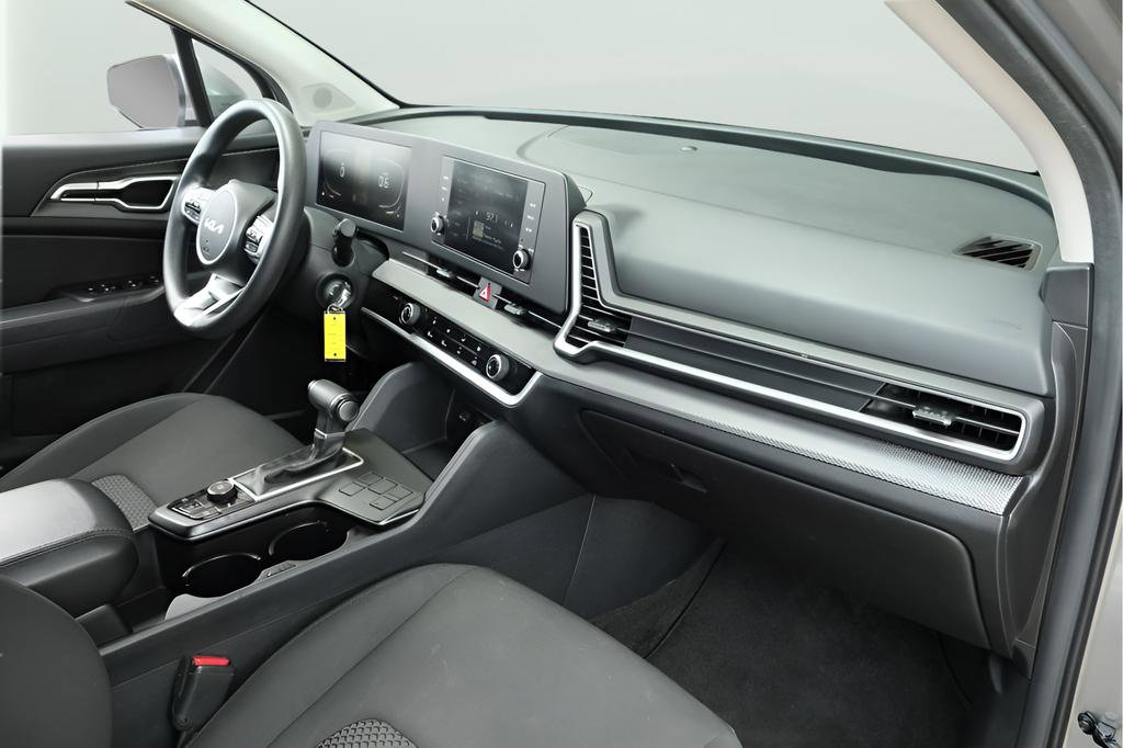 Used 2024 Kia Sportage LX image 17