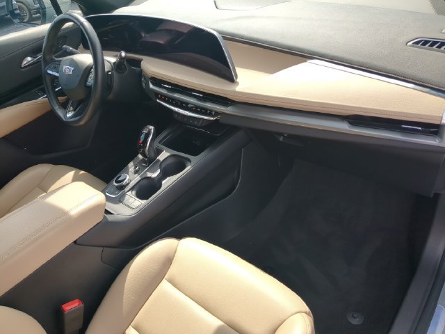 Used 2024 Cadillac XT4 Luxury w/ Cold Weather Package FWD image 15