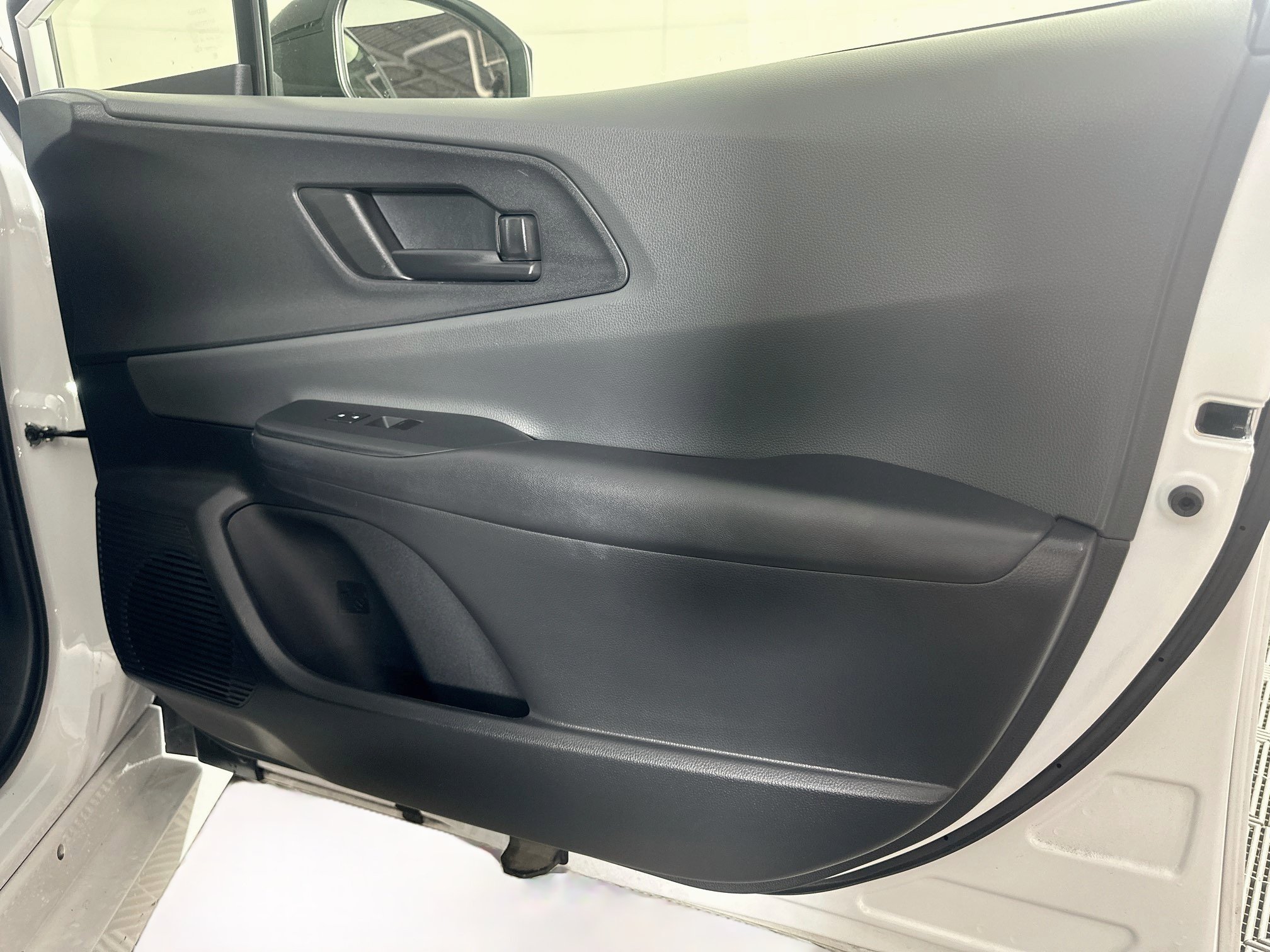Used 2024 Toyota Prius LE FWD image 31