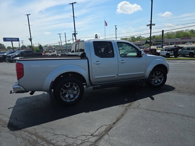 Used 2015 Nissan Frontier SL w/ Moonroof Package AWD/4WD image 10