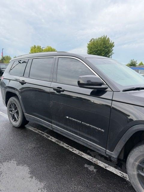 Used 2023 Jeep Grand Cherokee L Laredo w/ Luxury Tech Group I AWD/4WD image 18
