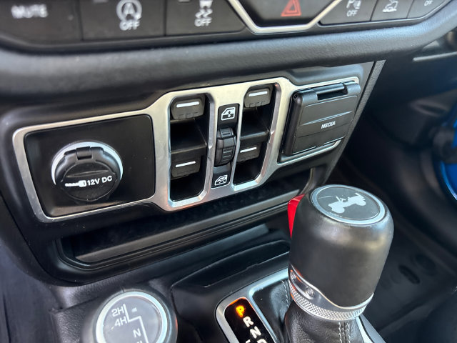 Used 2025 Jeep Wrangler Unlimited Sahara AWD/4WD image 23