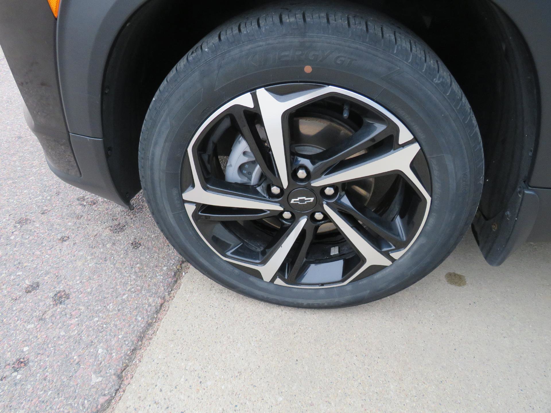 Used 2022 Chevrolet TrailBlazer RS w/ Technology Package image 2