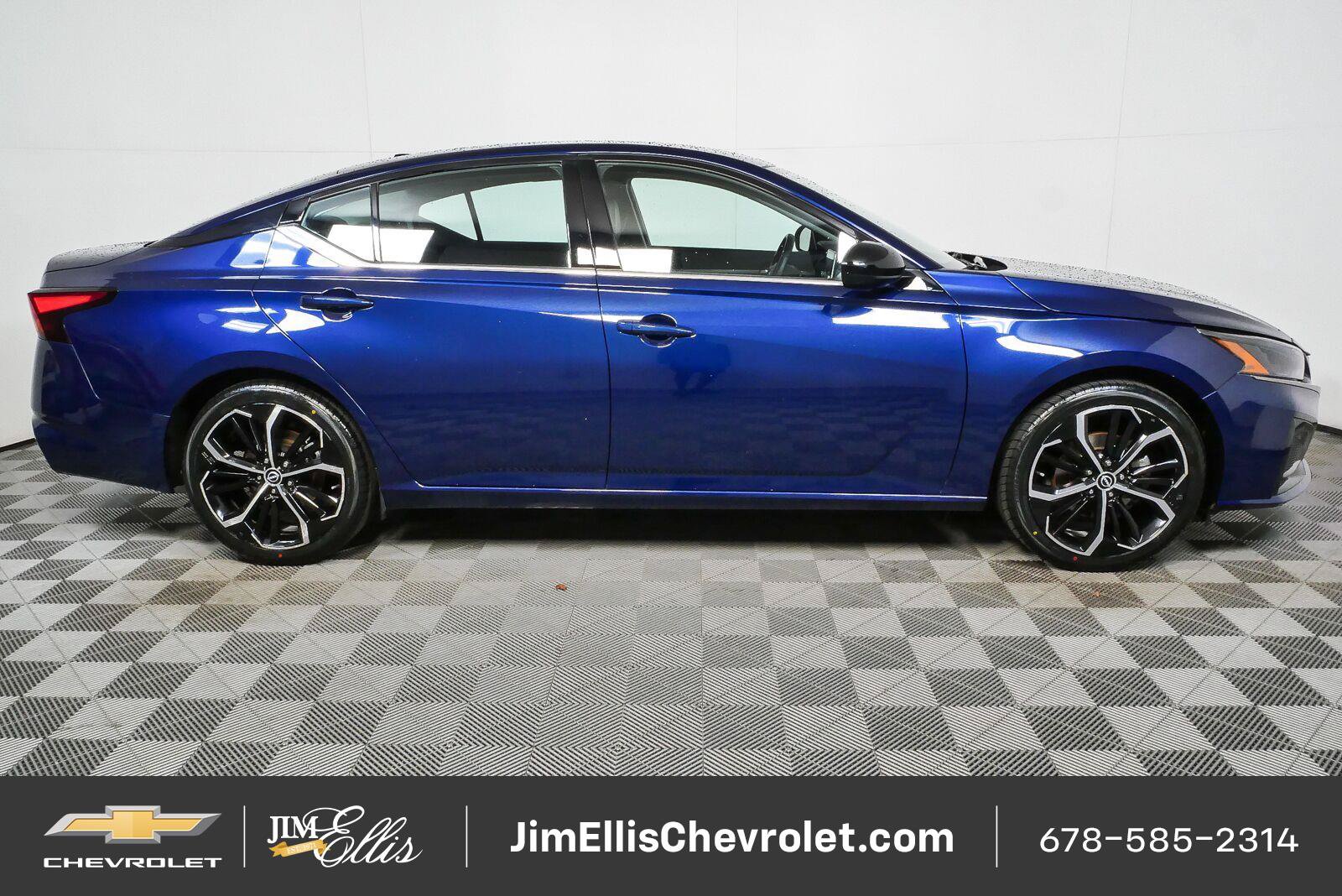 Used 2024 Nissan Altima 2.5 SR FWD image 2