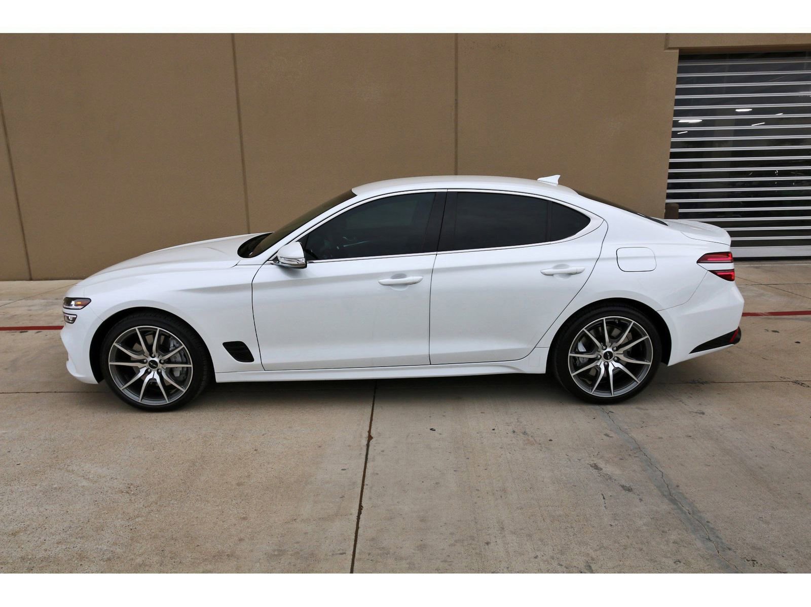 Used 2026 Genesis G70 2.5T image 4