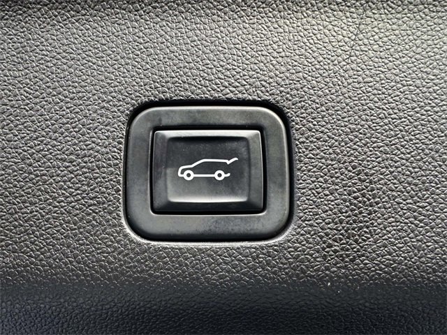 Used 2022 Chevrolet Tahoe LT w/ Luxury Package image 12