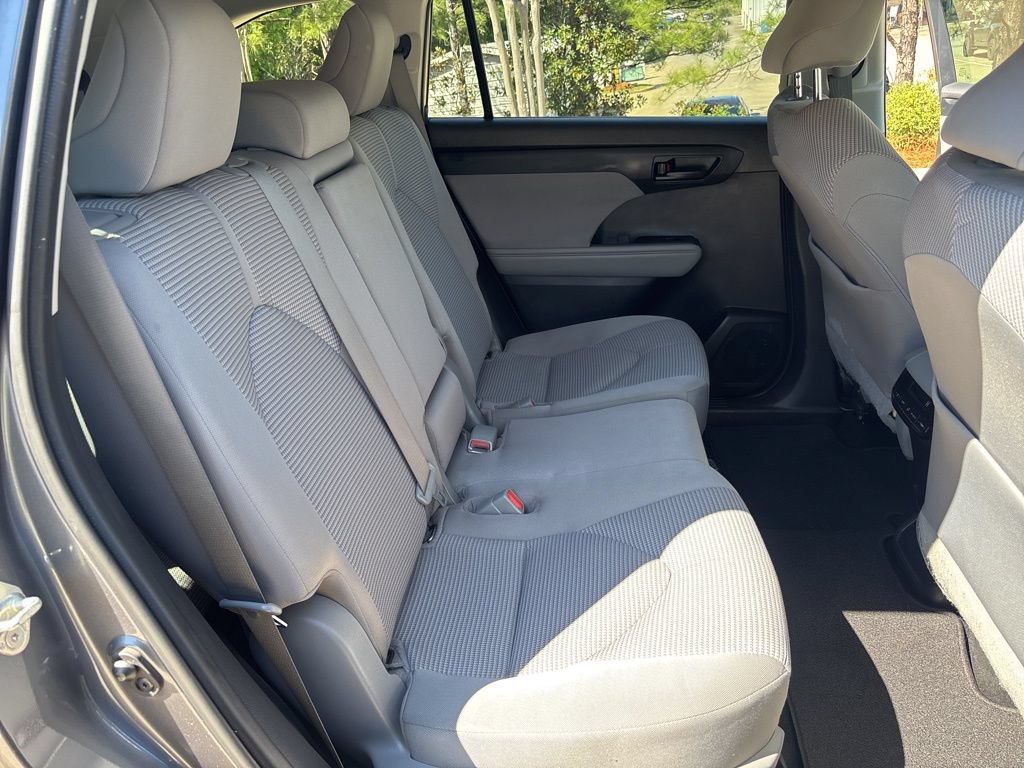 Used 2021 Toyota Highlander LE FWD image 47