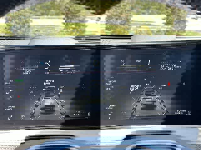 Used 2023 Nissan Ariya AWD image 6