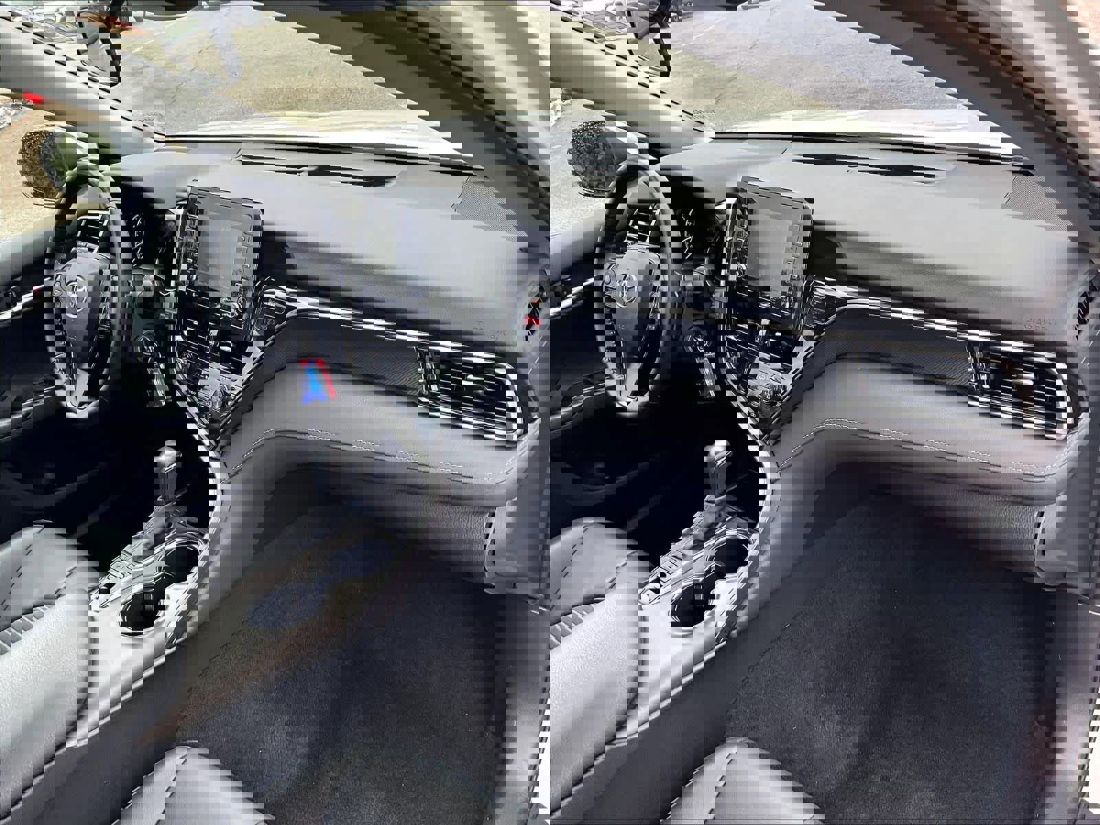 Used 2022 Toyota Camry SE w/ Carpet Mat Package (TMS) AWD/4WD image 14