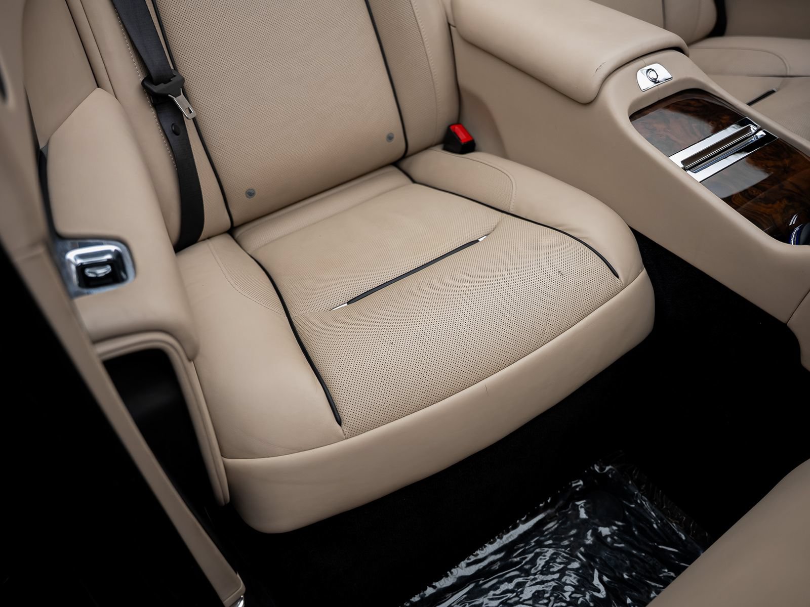 Used 2016 Rolls-Royce Dawn RWD image 38