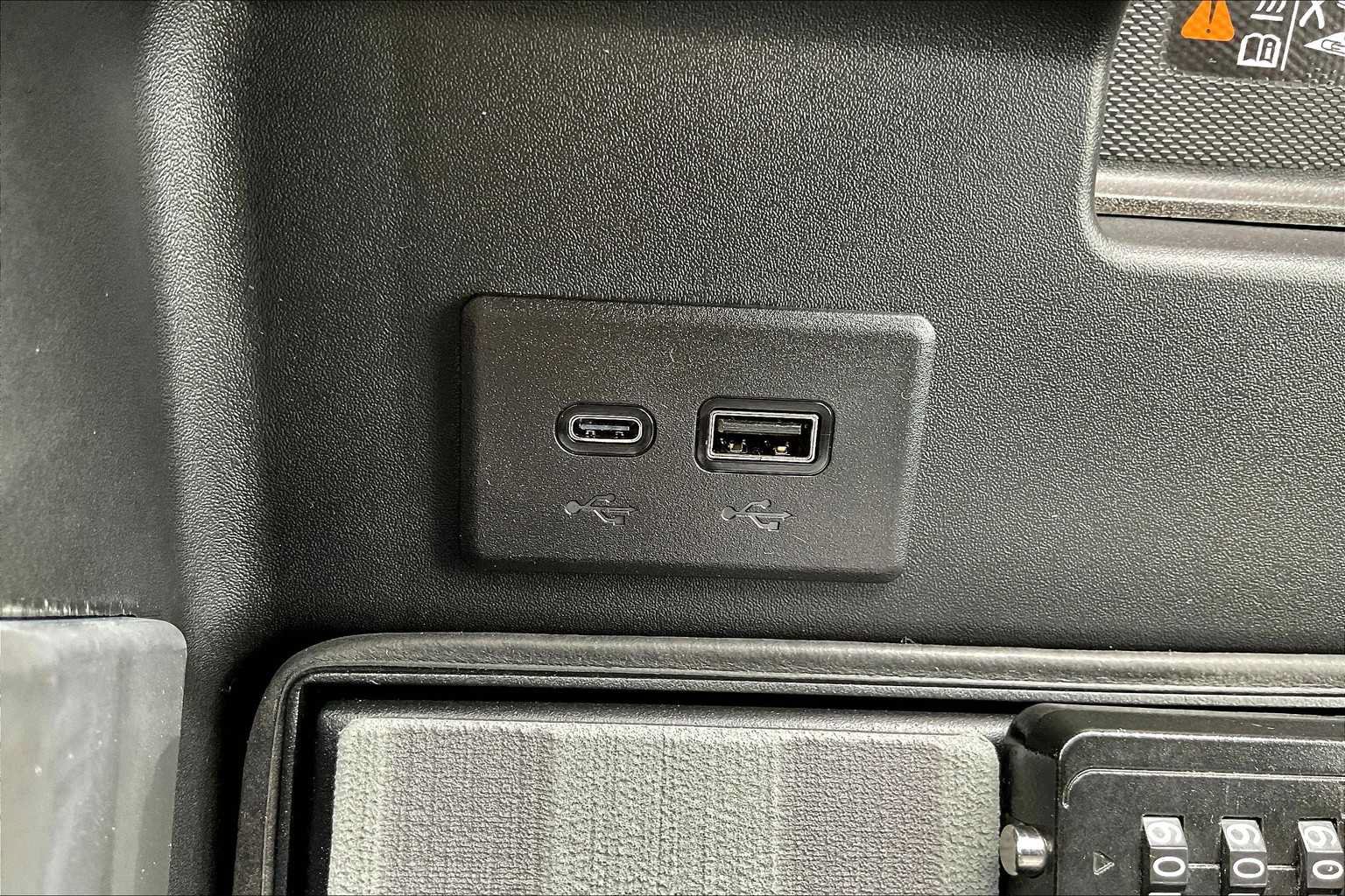 New 2025 GMC Sierra 1500 AT4 w/ AT4 Premium Package AWD/4WD image 15