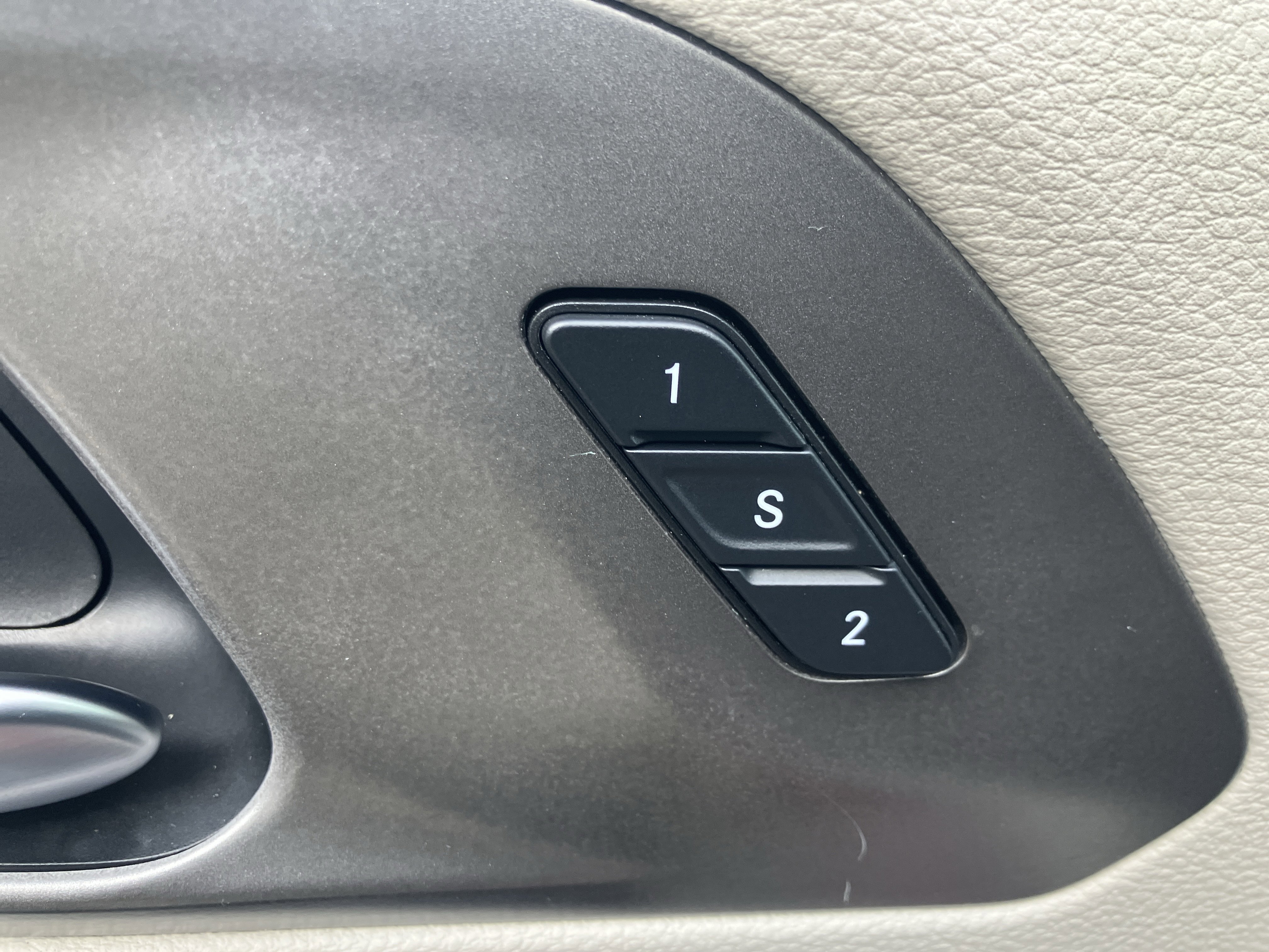 Used 2023 Chrysler Pacifica Touring-L image 22