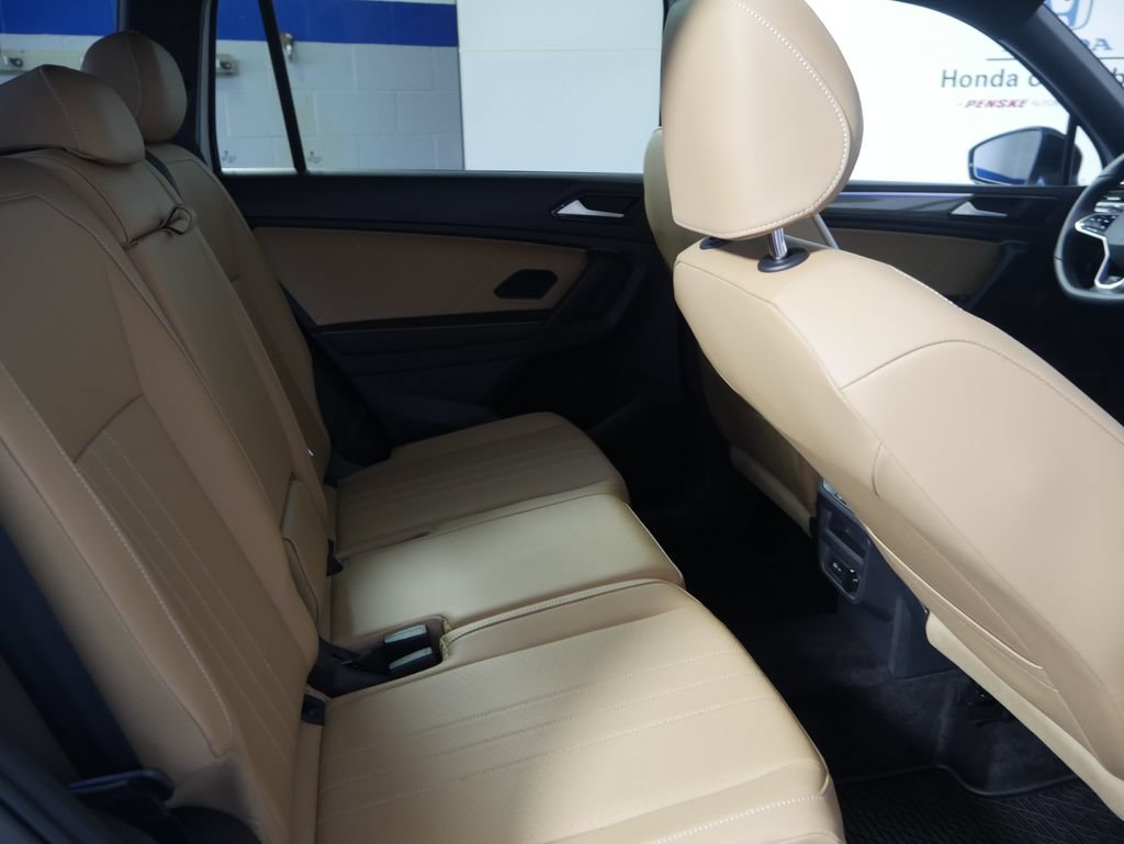 Used 2024 Volkswagen Tiguan SE R-Line AWD/4WD image 8
