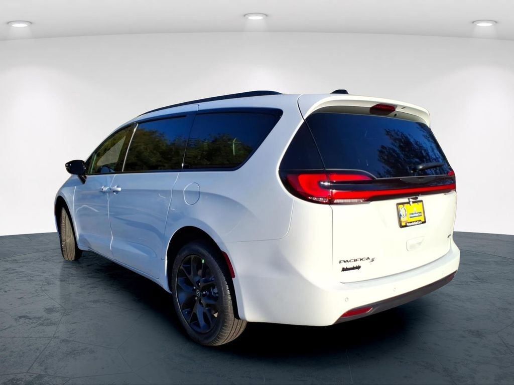 New 2026 Chrysler Pacifica Select w/ S Appearance Package AWD/4WD image 7
