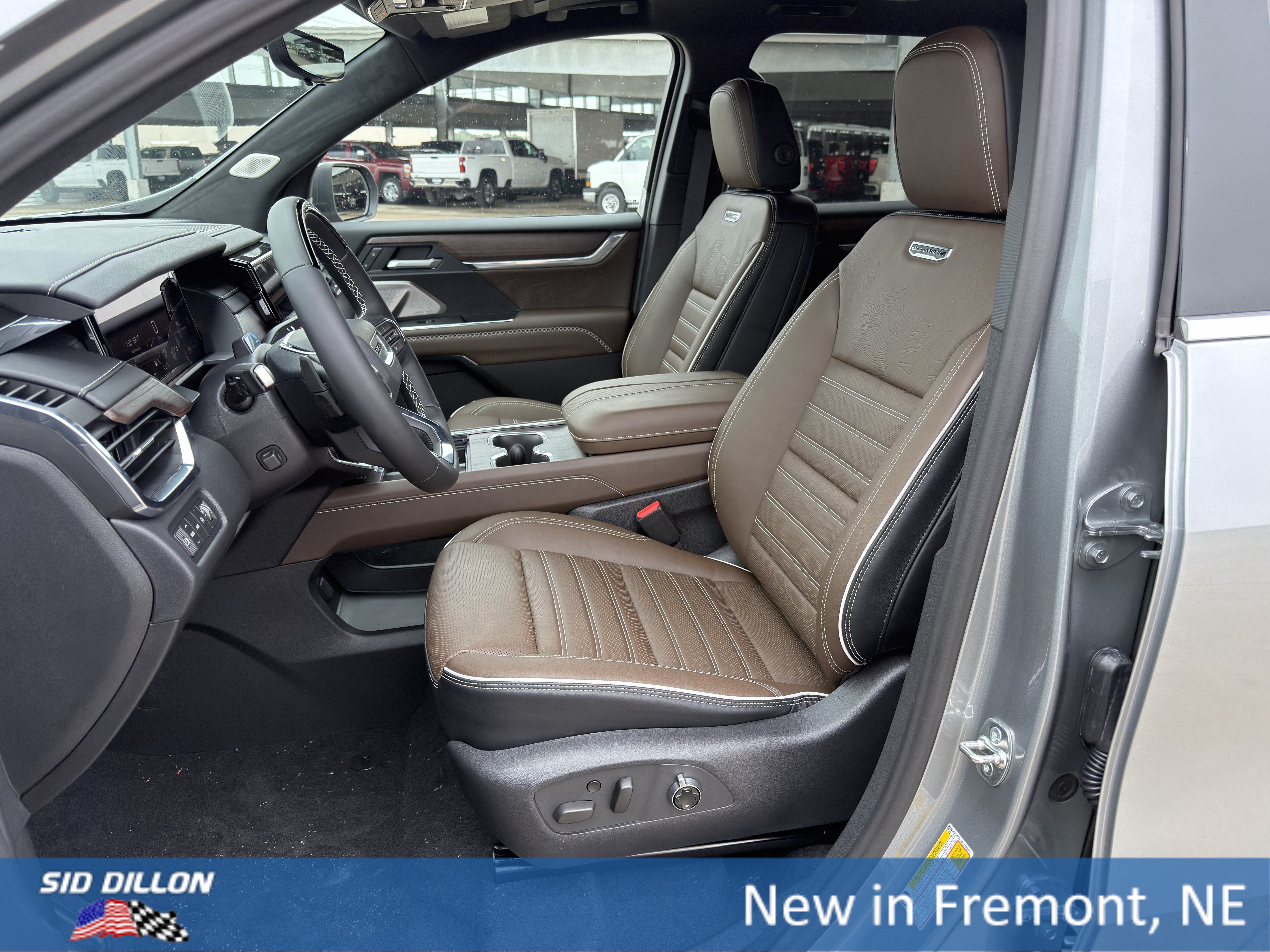 New 2027 GMC Acadia Denali Ultimate w/ LPO, Floor Liner Package AWD/4WD image 17