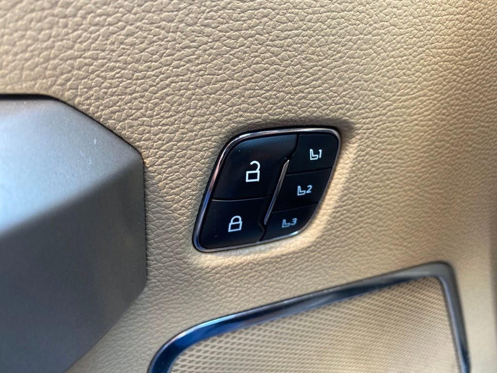 Used 2021 Ford F250 Lariat w/ Chrome Package image 25