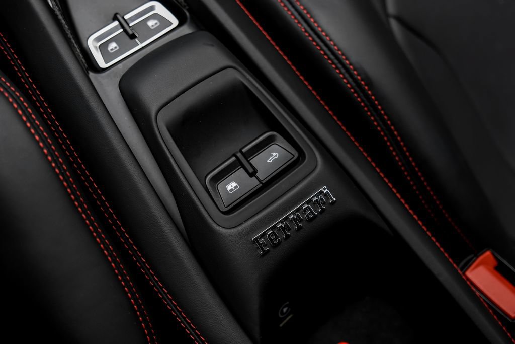 Used 2023 Ferrari F8 Tributo RWD image 29