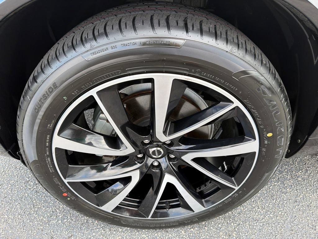 Used 2023 Volvo XC90 B6 Plus AWD/4WD image 11