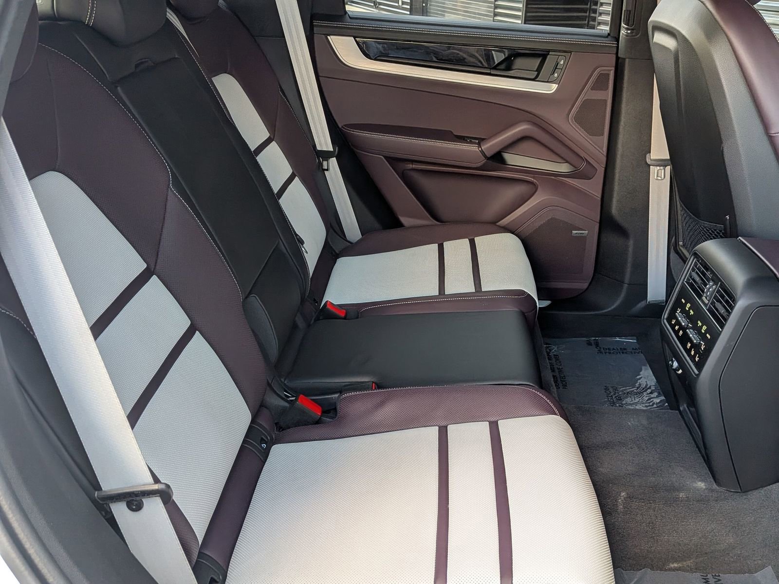 Certified 2025 Porsche Cayenne GTS AWD/4WD image 25