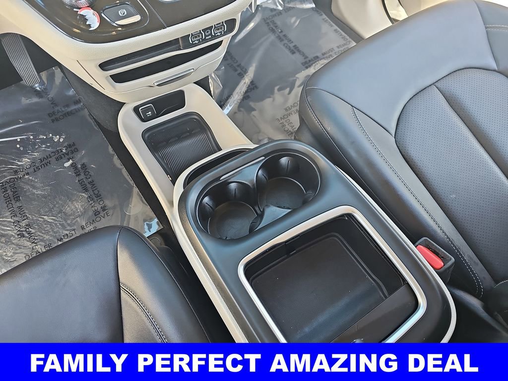 Used 2024 Chrysler Pacifica Select image 26