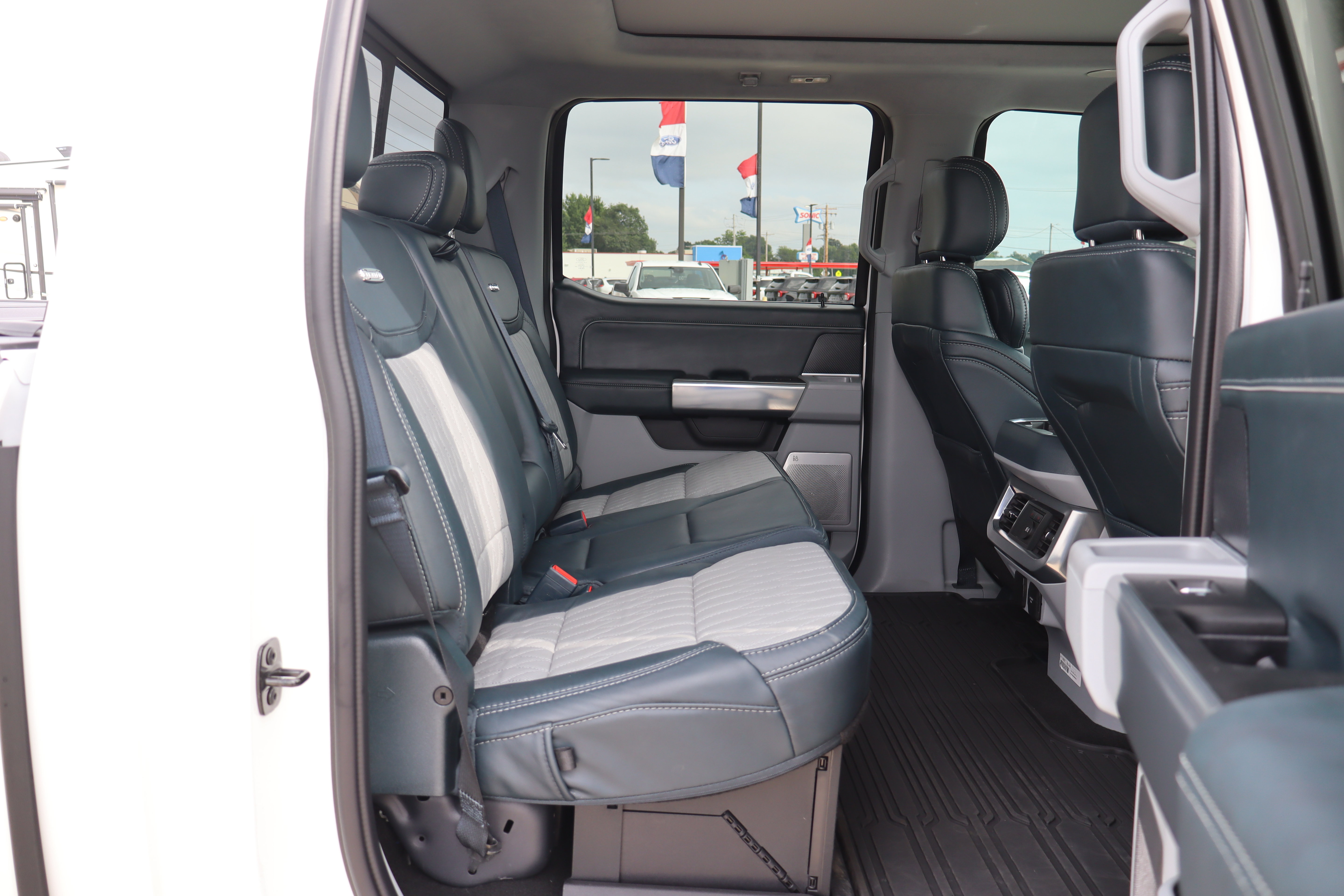 Used 2024 Ford F350 Limited w/ FX4 Off-Road Package AWD/4WD image 11