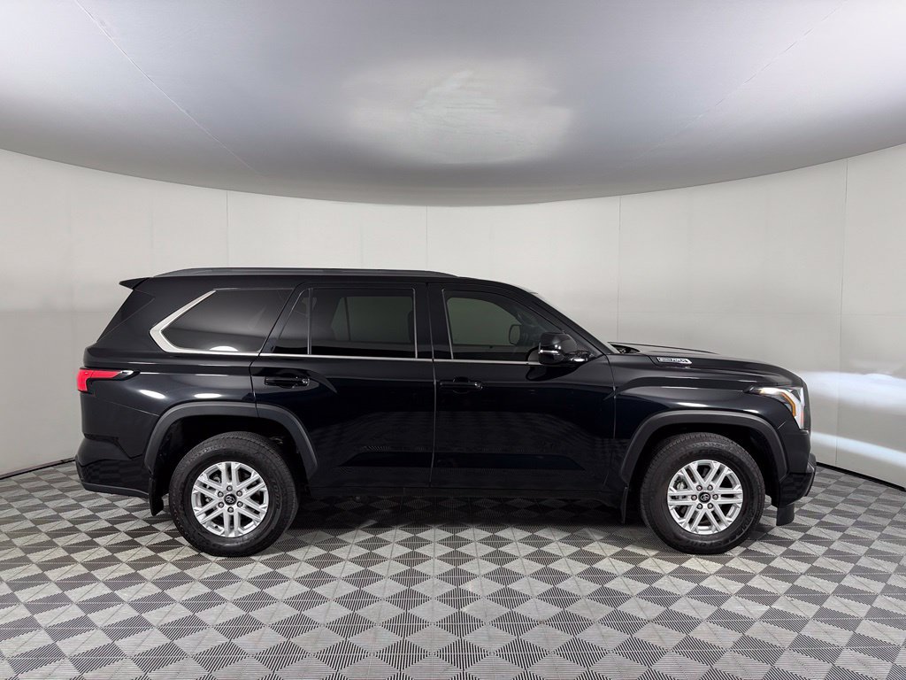 Used 2025 Toyota Sequoia 4WD image 4