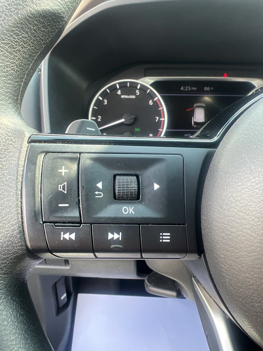Used 2022 Nissan Rogue SV AWD/4WD image 16