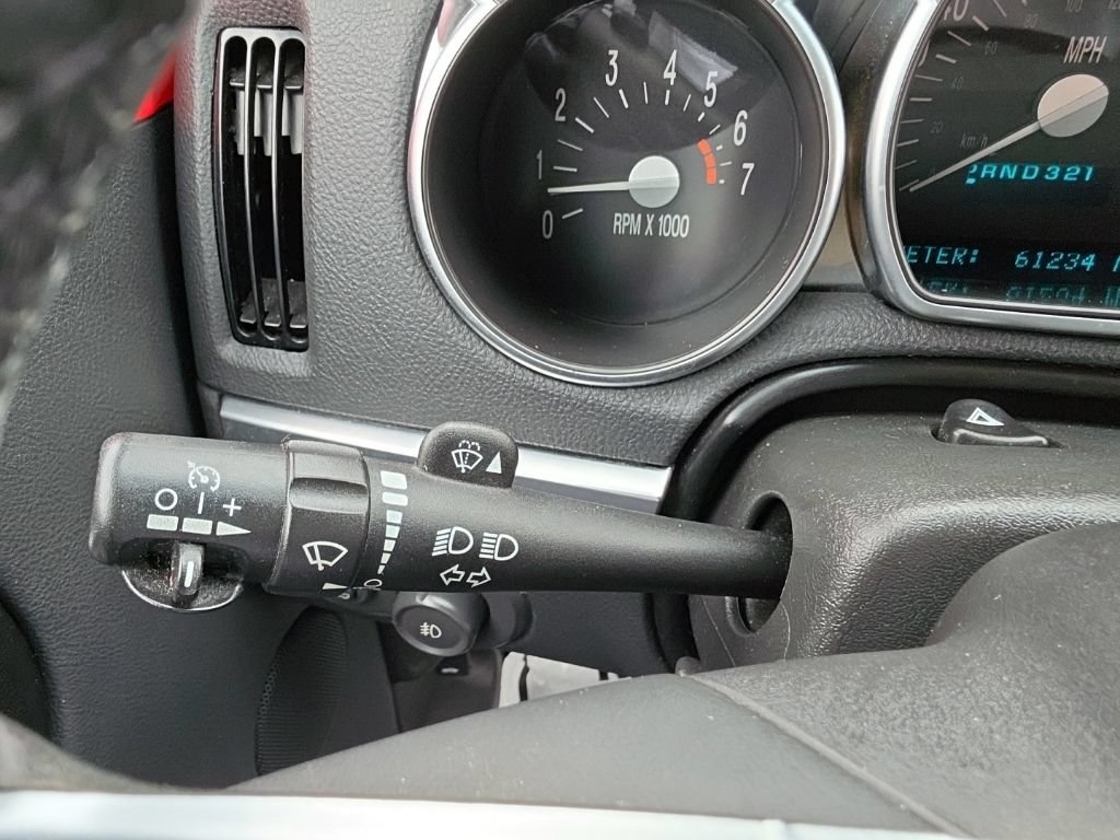 Used 2004 Chevrolet SSR w/ Preferred Equipment Group RWD image 12