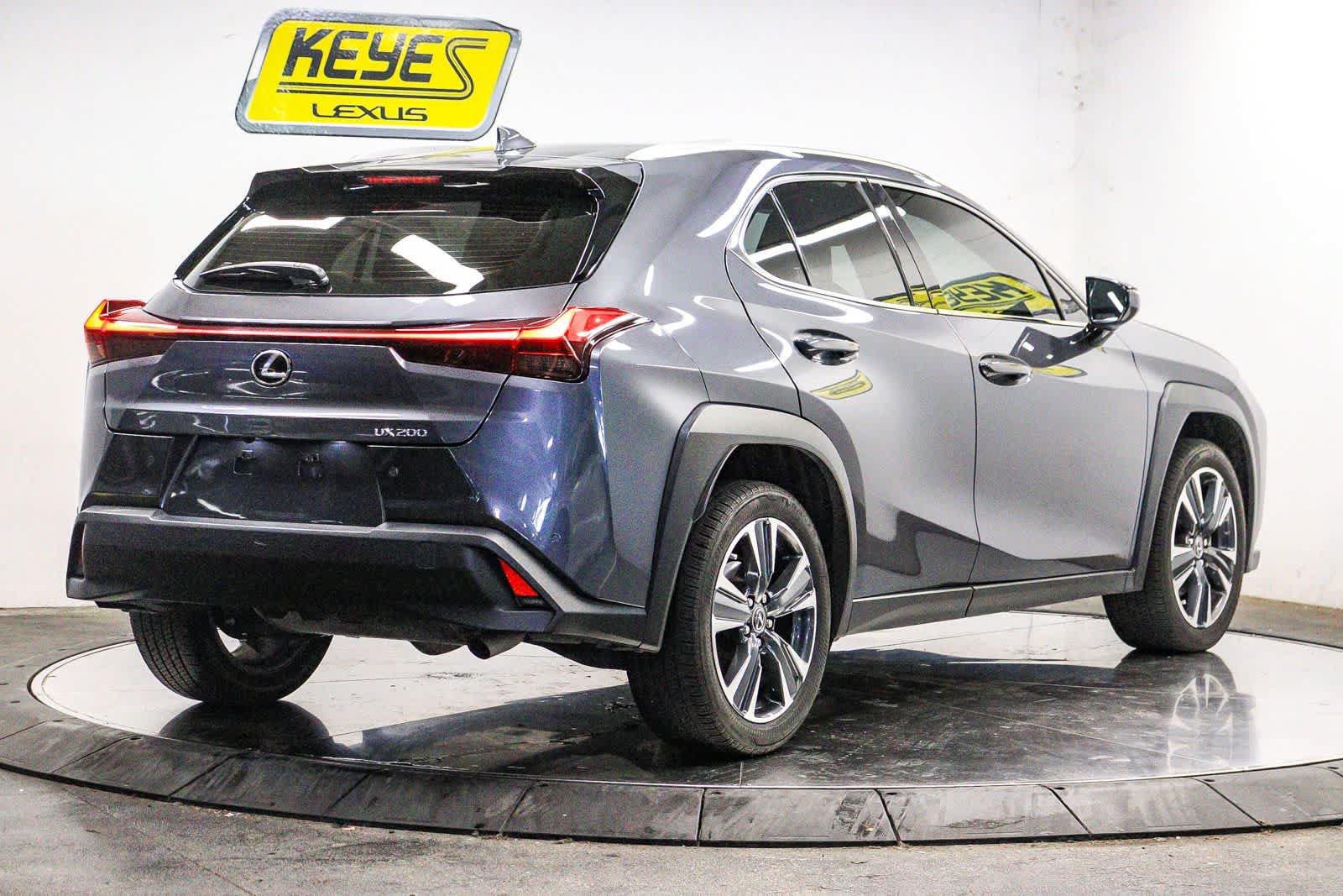 Used 2022 Lexus UX 200 w/ Accessory Package (Z2) FWD image 4