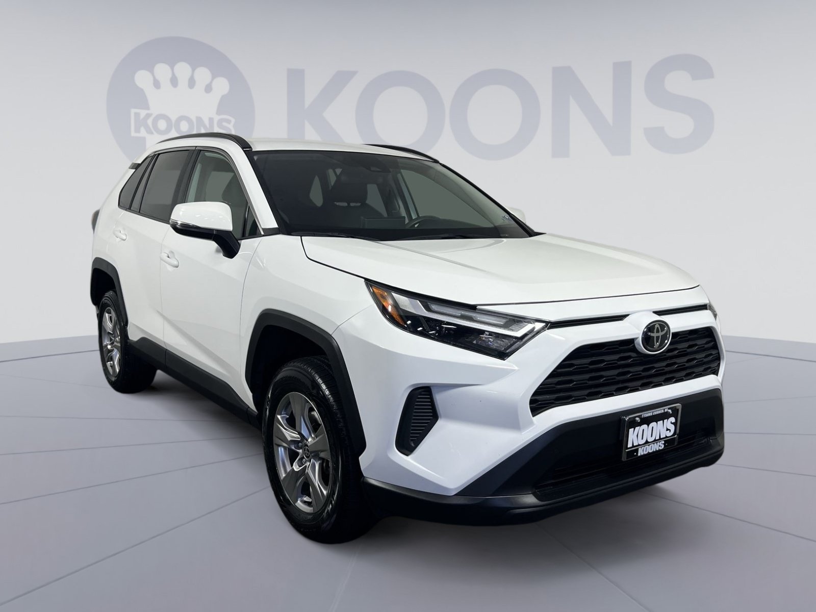 Used 2025 Toyota RAV4 XLE FWD image 2