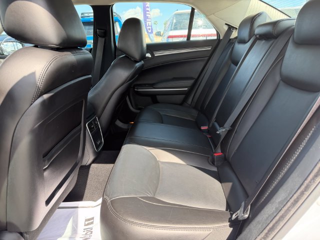 Used 2022 Chrysler 300 Touring L RWD image 9