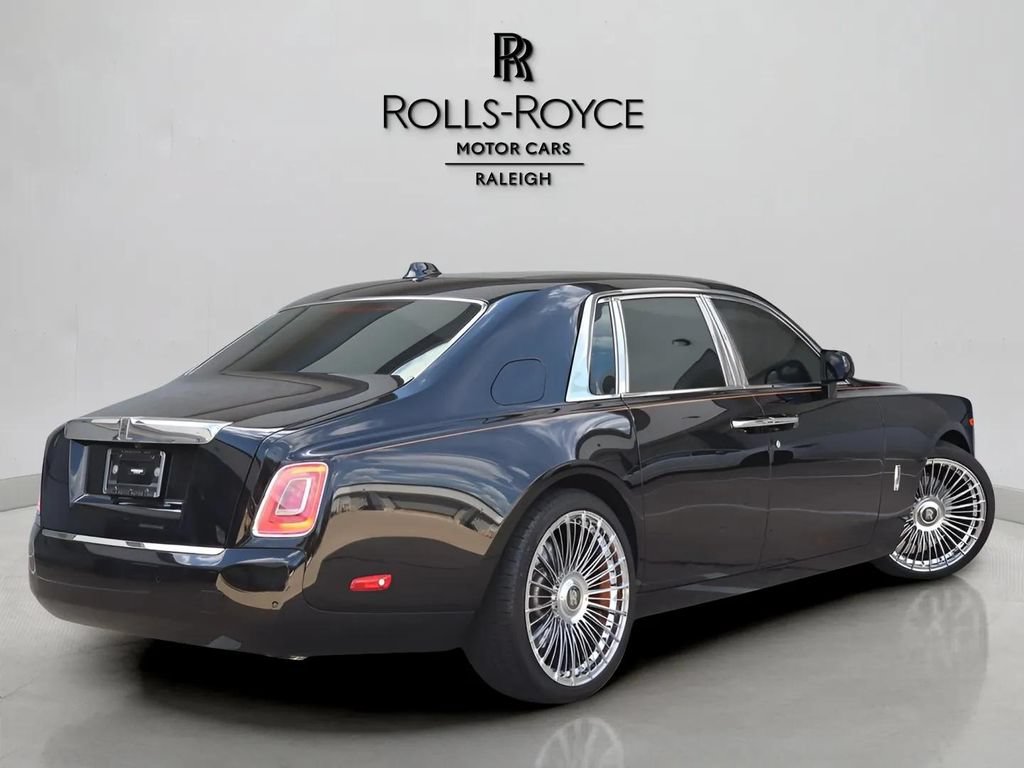 Used 2024 Rolls-Royce Phantom Sedan w/ The Phantom Package RWD image 3